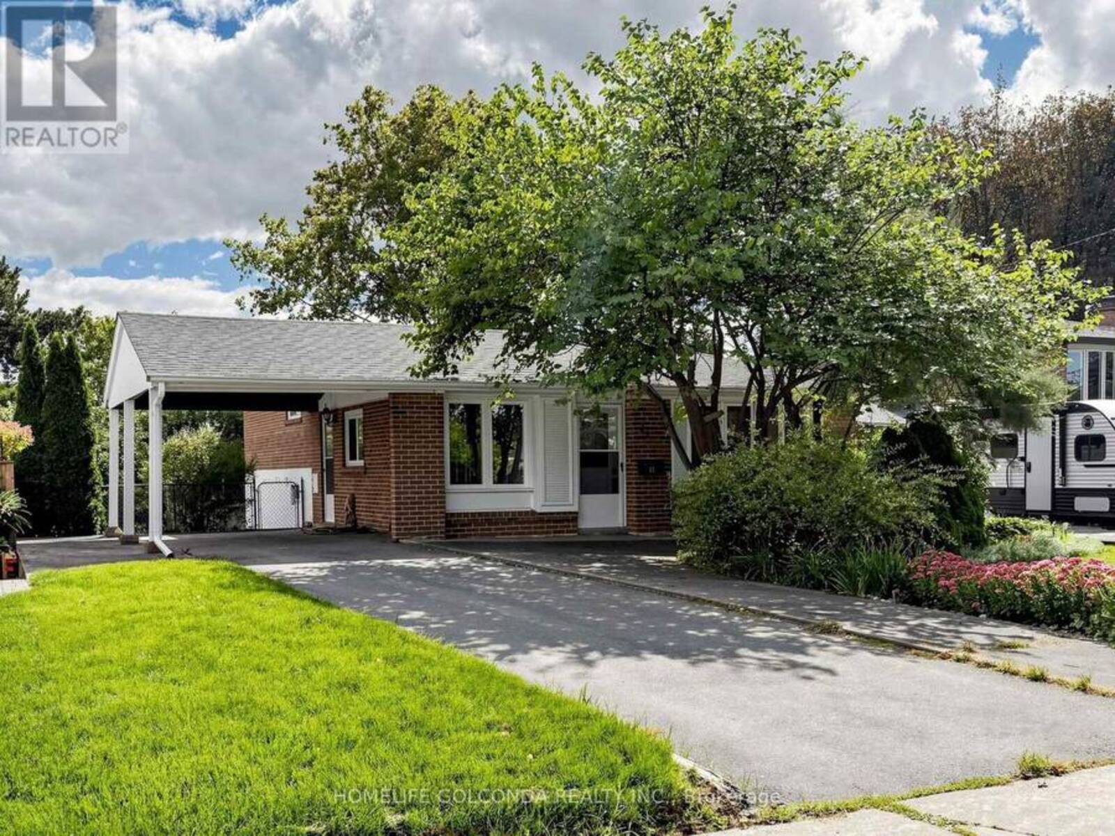 21 GROVE PARK CRESCENT, Toronto, Ontario M2J 2C7