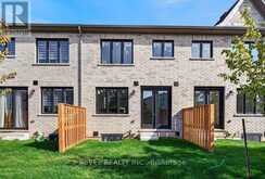 3191 MAPLEHILL DRIVE | Burlington Ontario | Slide Image Four