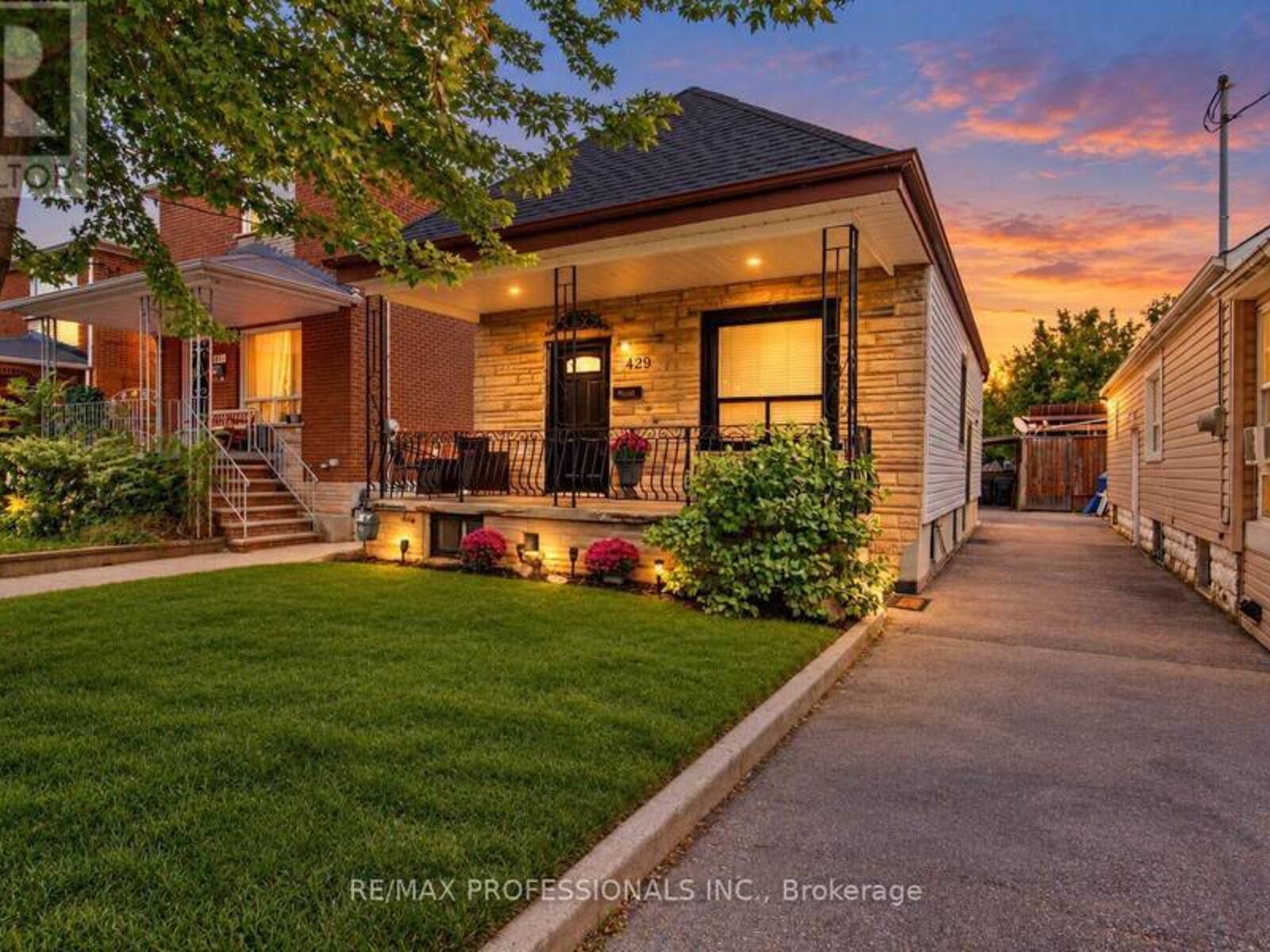 429 GILBERT AVENUE, Toronto, Ontario M6E 4X2