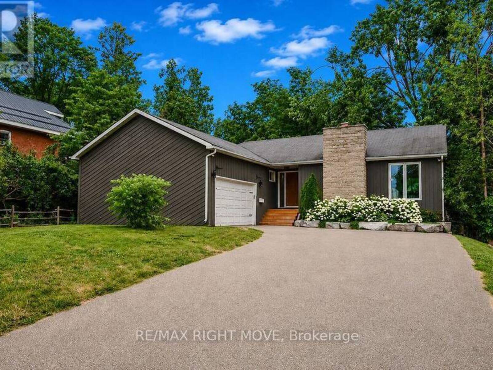18 CREIGHTON STREET, Atherley, Ontario L3V 1A8