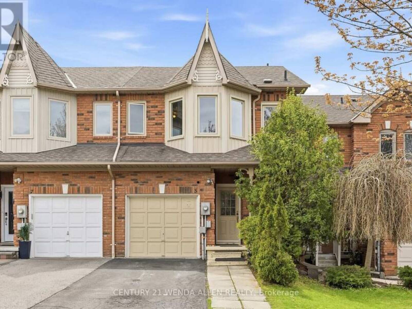 5 JAYS DRIVE, Whitby, Ontario L1R 2P5
