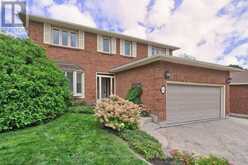 64 GOLF LINKS DRIVE | Aurora Ontario | Slide Image One