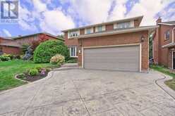 64 GOLF LINKS DRIVE | Aurora Ontario | Slide Image Four