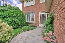 64 GOLF LINKS DRIVE | Aurora Ontario | Slide Image Six
