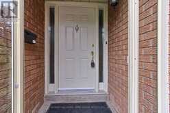 64 GOLF LINKS DRIVE | Aurora Ontario | Slide Image Seven