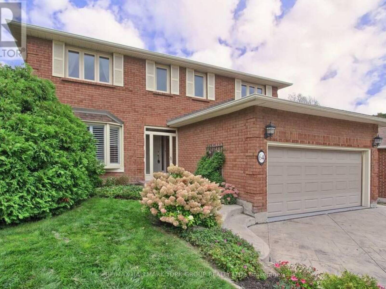 64 GOLF LINKS DRIVE, Aurora, Ontario L4G 3V3
