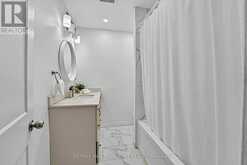 84 LONGFORD DRIVE | Newmarket Ontario | Slide Image Twelve