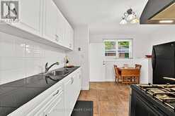 84 LONGFORD DRIVE | Newmarket Ontario | Slide Image Five