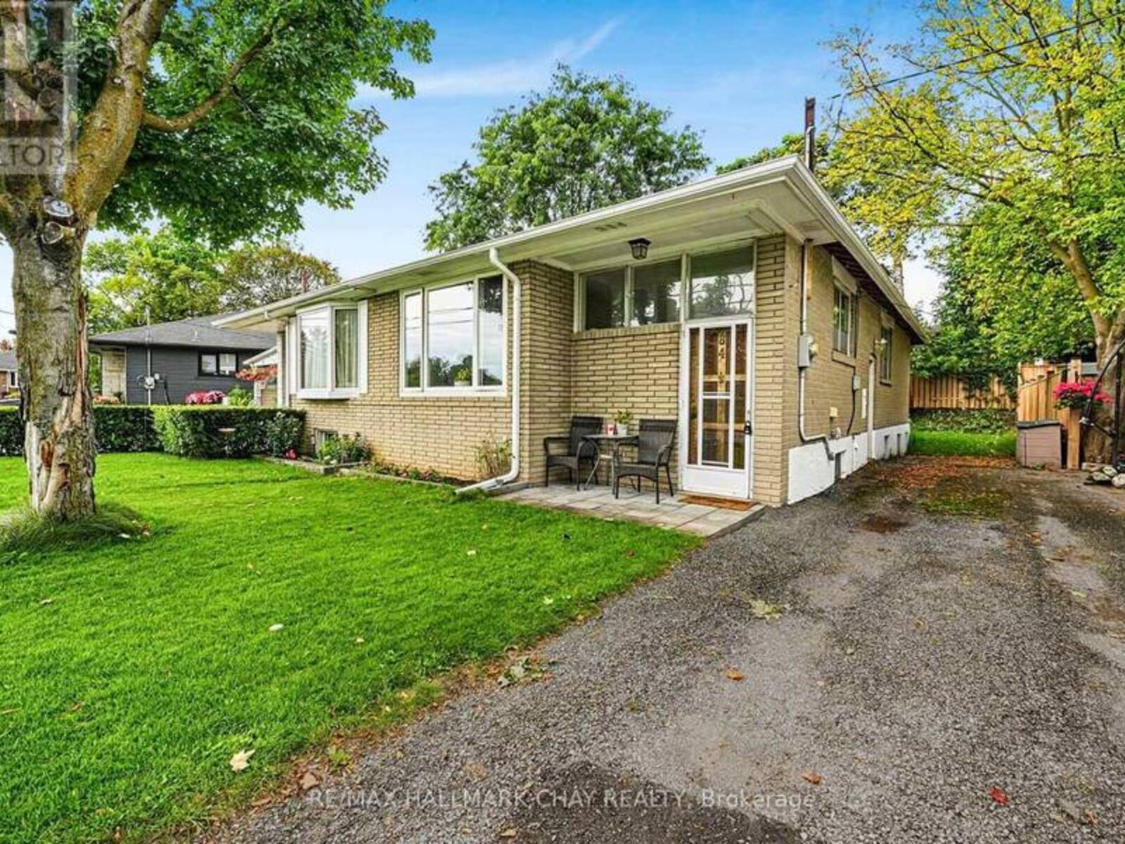 84 LONGFORD DRIVE, Newmarket, Ontario L3Y 2Y4