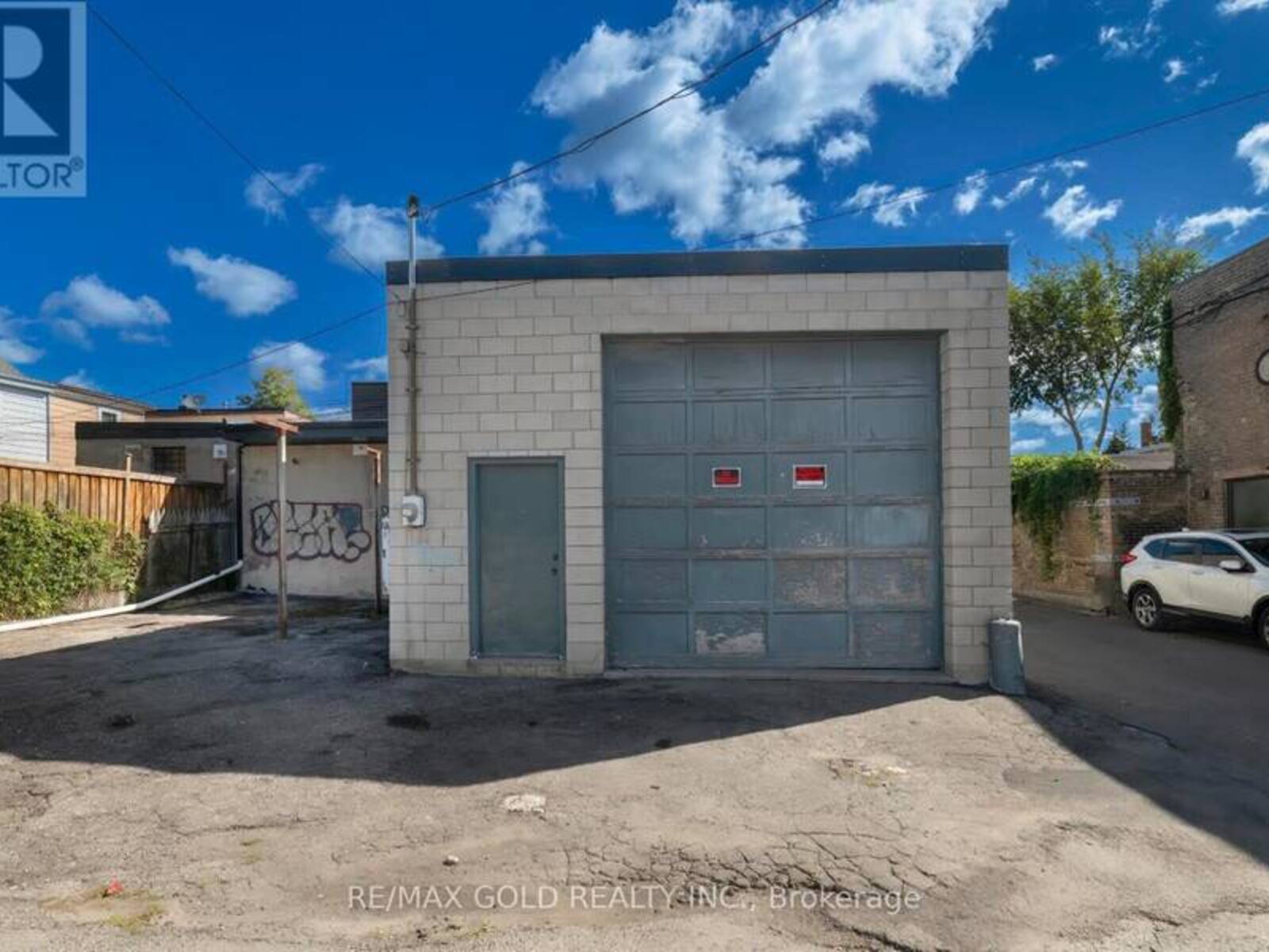 131R MILLICENT STREET, Toronto, Ontario M6H 1W3