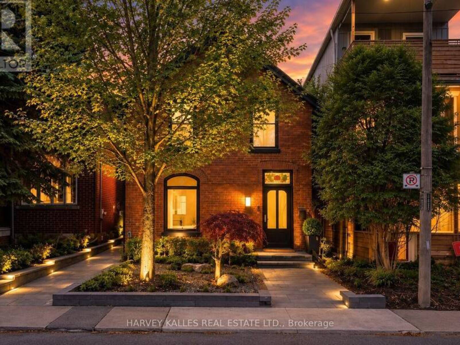 239 BORDEN STREET, Toronto, Ontario M5S 2N5
