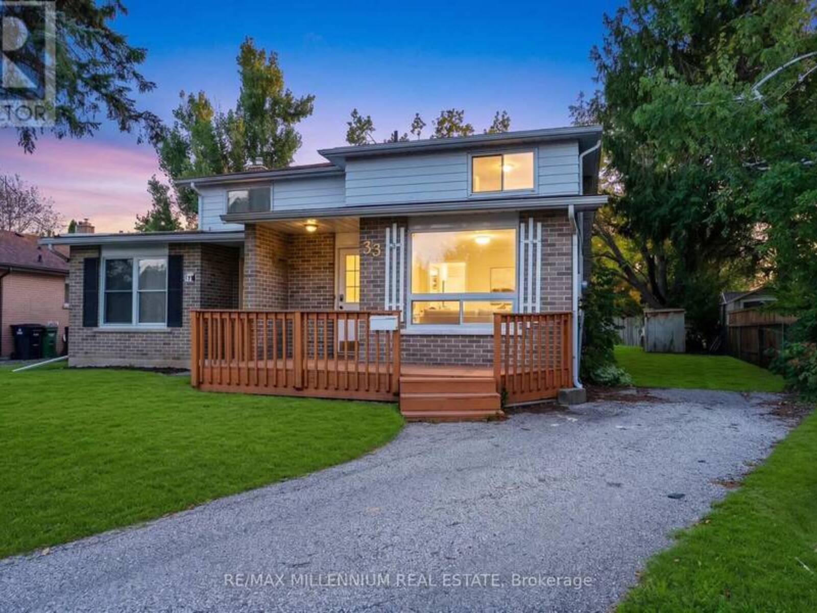 33B COLLEGE CRESCENT, Barrie, Ontario L4M 2W4