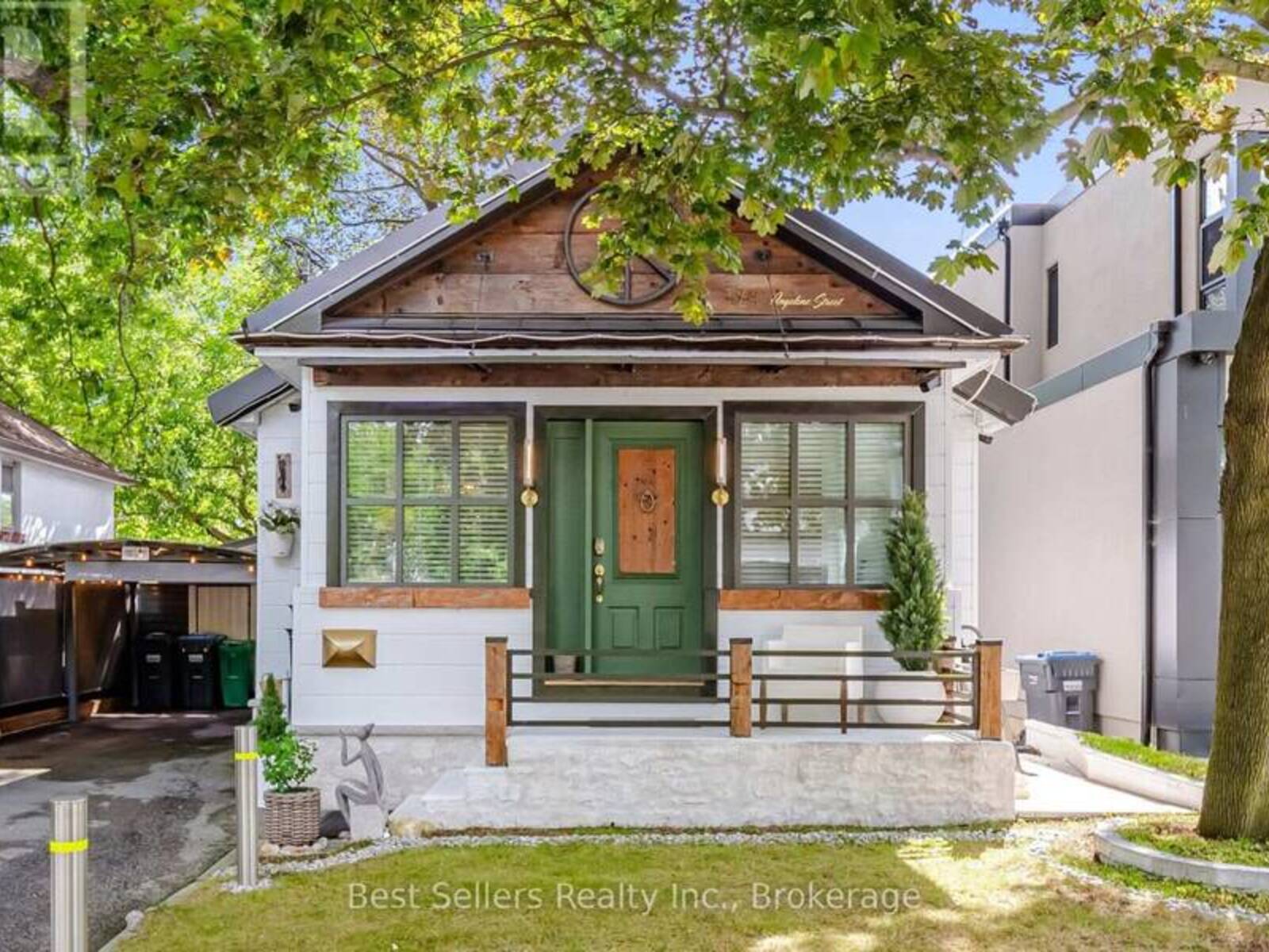 174 ANGELENE STREET, Mississauga, Ontario L5G 1X2