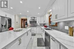 20369 CENTRE STREET | East Gwillimbury Ontario | Slide Image Eleven