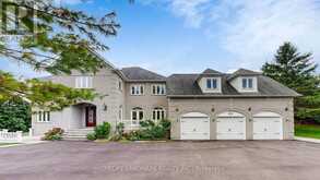 90 OFFORD CRESCENT | Aurora Ontario | Slide Image Three