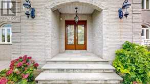 90 OFFORD CRESCENT | Aurora Ontario | Slide Image Four