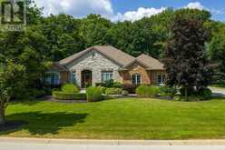 32 PARKSHORE PLACE | Hamilton Ontario | Slide Image Two