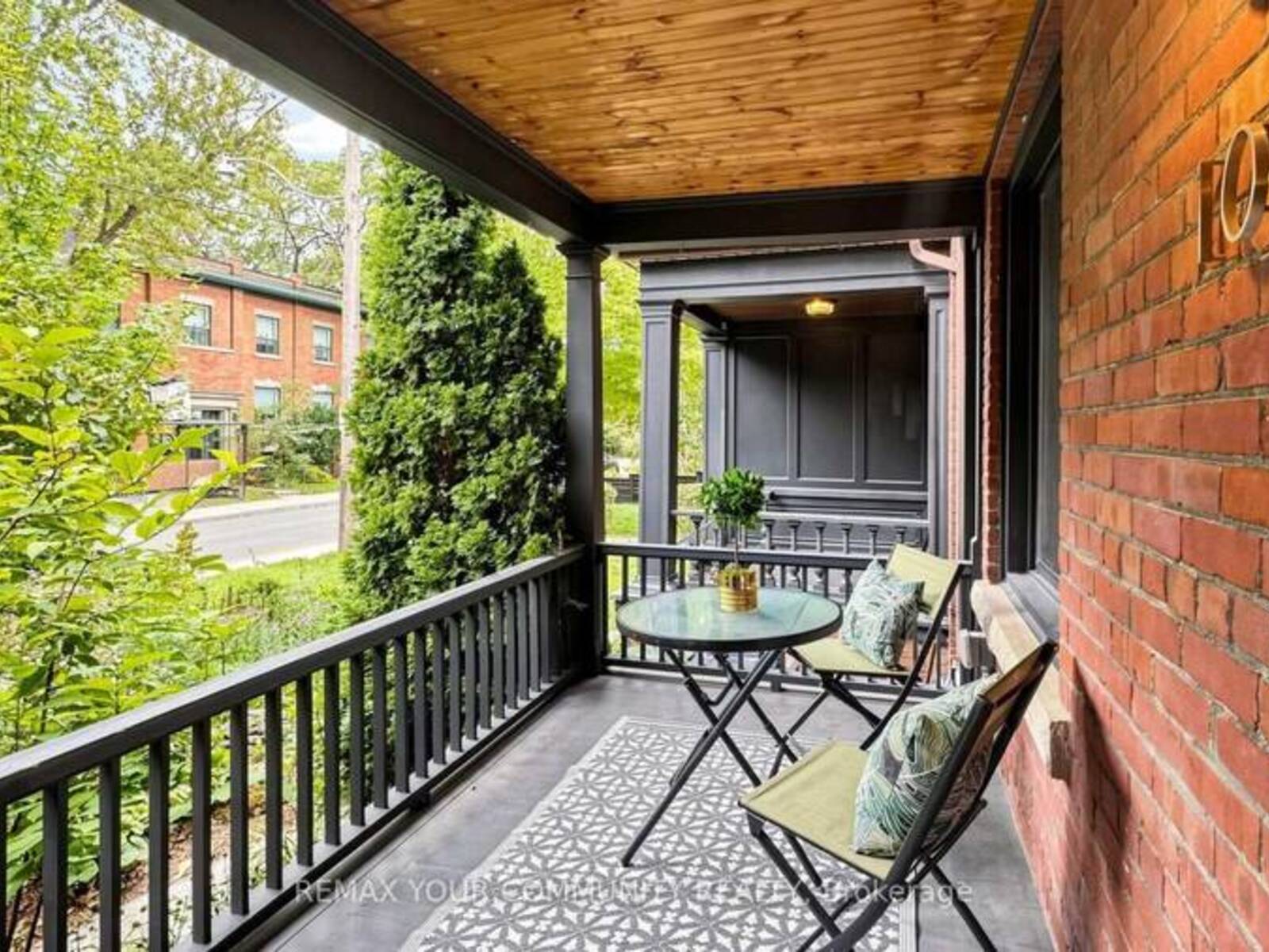 104 WELLS STREET, Toronto, Ontario M5R 1P3