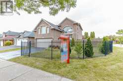 5772 WHITEHORN AVENUE | Mississauga Ontario | Slide Image Four