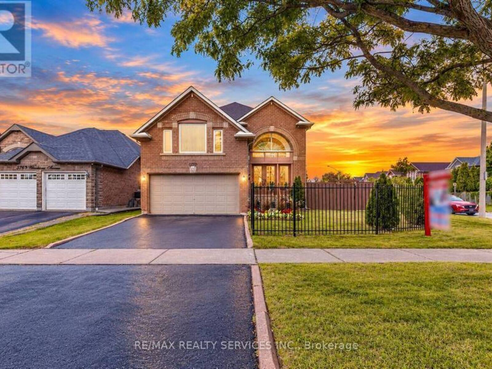 5772 WHITEHORN AVENUE, Mississauga, Ontario L5V 1W1