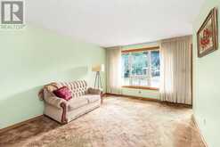 30 GOLDFINCH ROAD | Hamilton Ontario | Slide Image Four