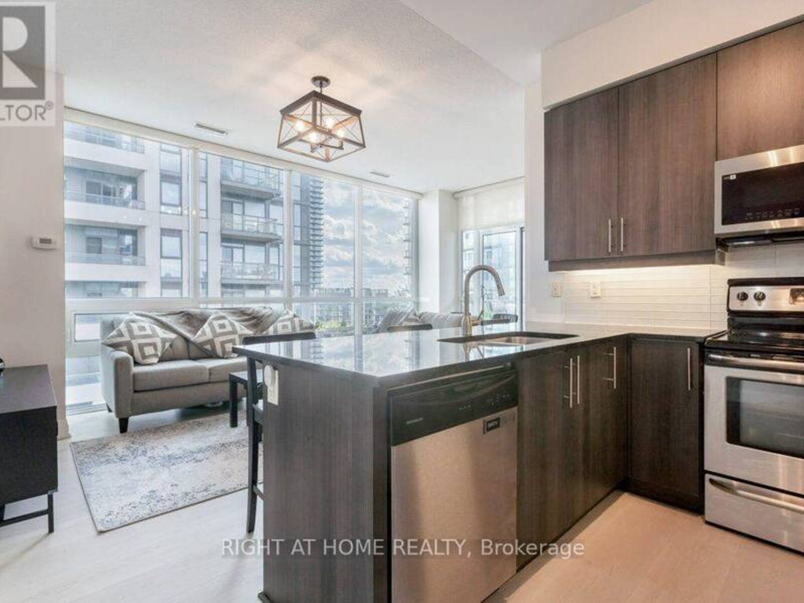 618 - 1185 THE QUEENSWAY, Toronto, Ontario M8Z 0C6