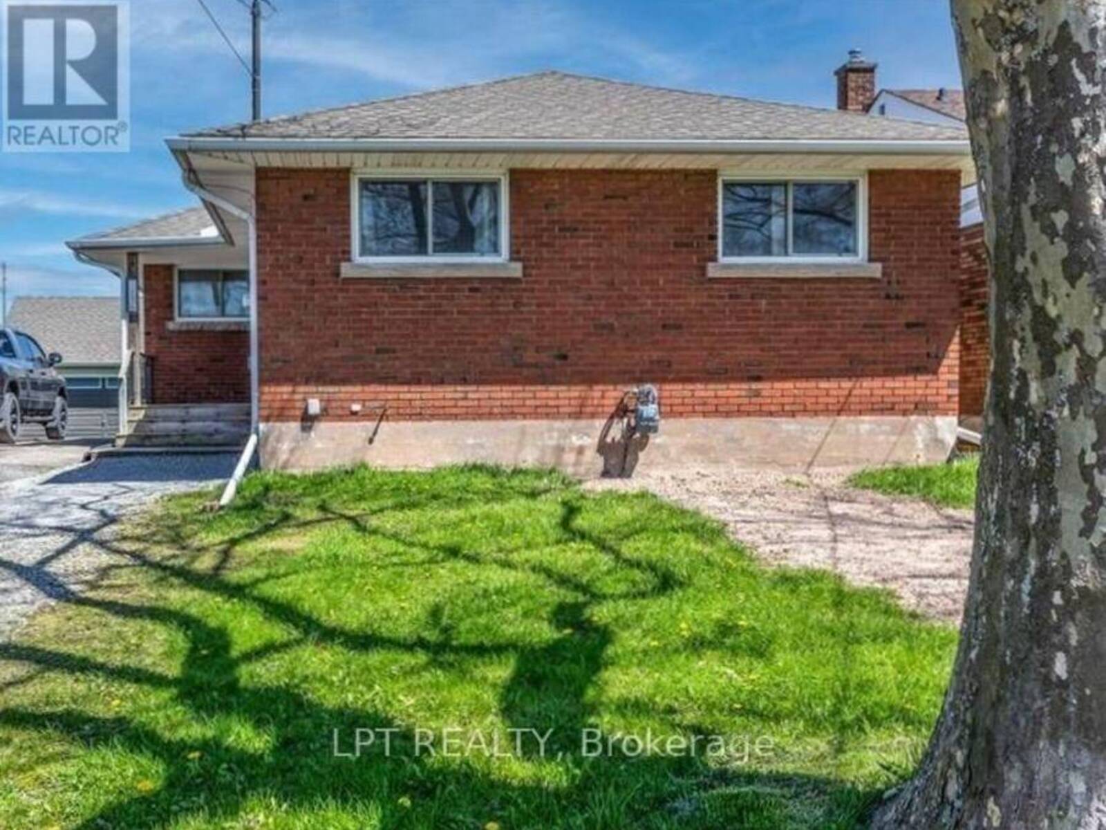7156 WARDEN AVENUE, Niagara Falls, Ontario L2G 5P8