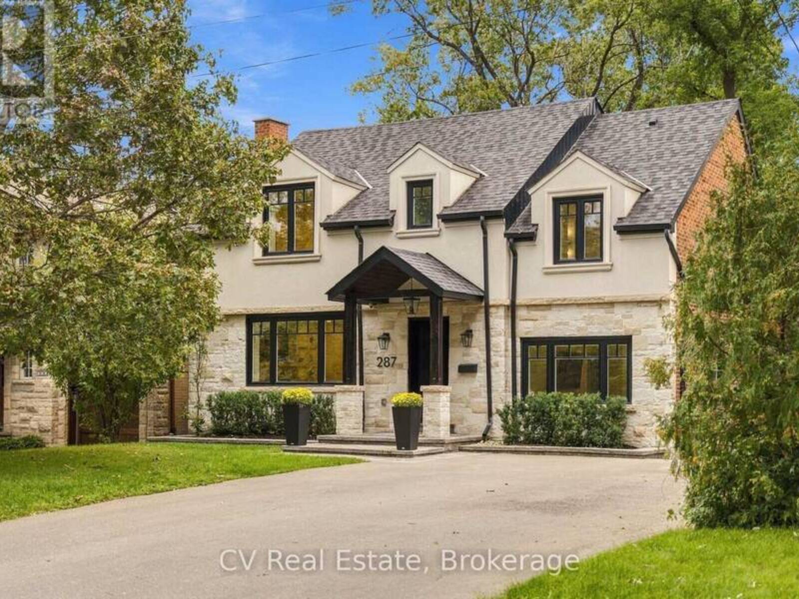 287 YONGE BOULEVARD, Toronto, Ontario M5M 3J1