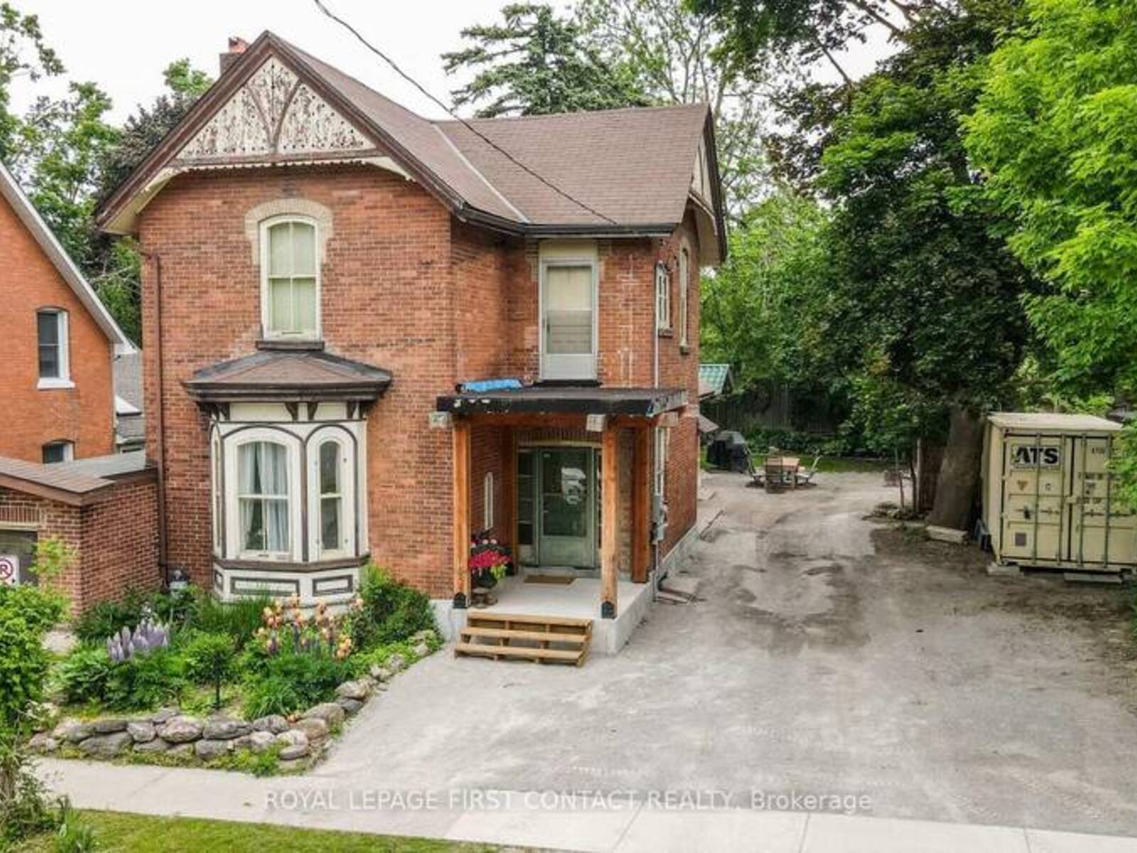 121 MULCASTER STREET, Barrie, Ontario L4M 3M8