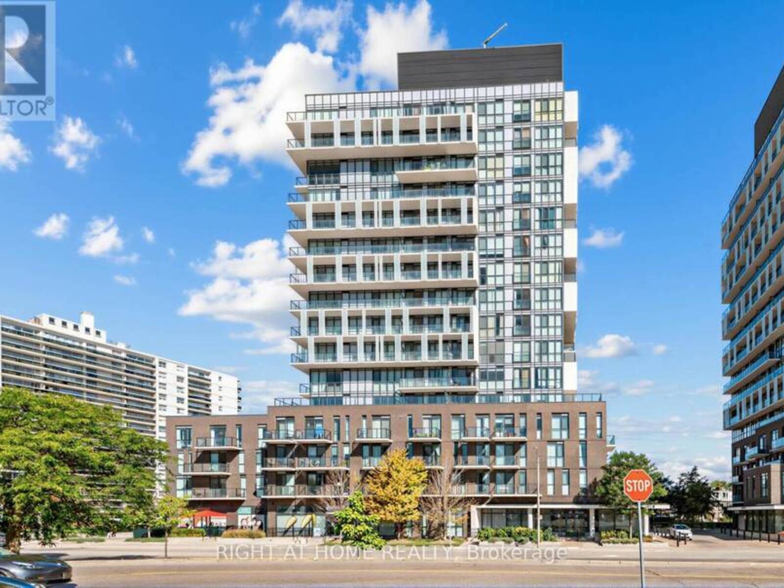 807 - 128 FAIRVIEW MALL DRIVE, Toronto, Ontario M2J 0E8