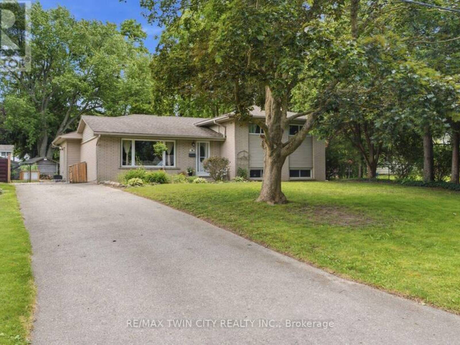 58 KINNARD ROAD, Brantford, Ontario N3T 1P9