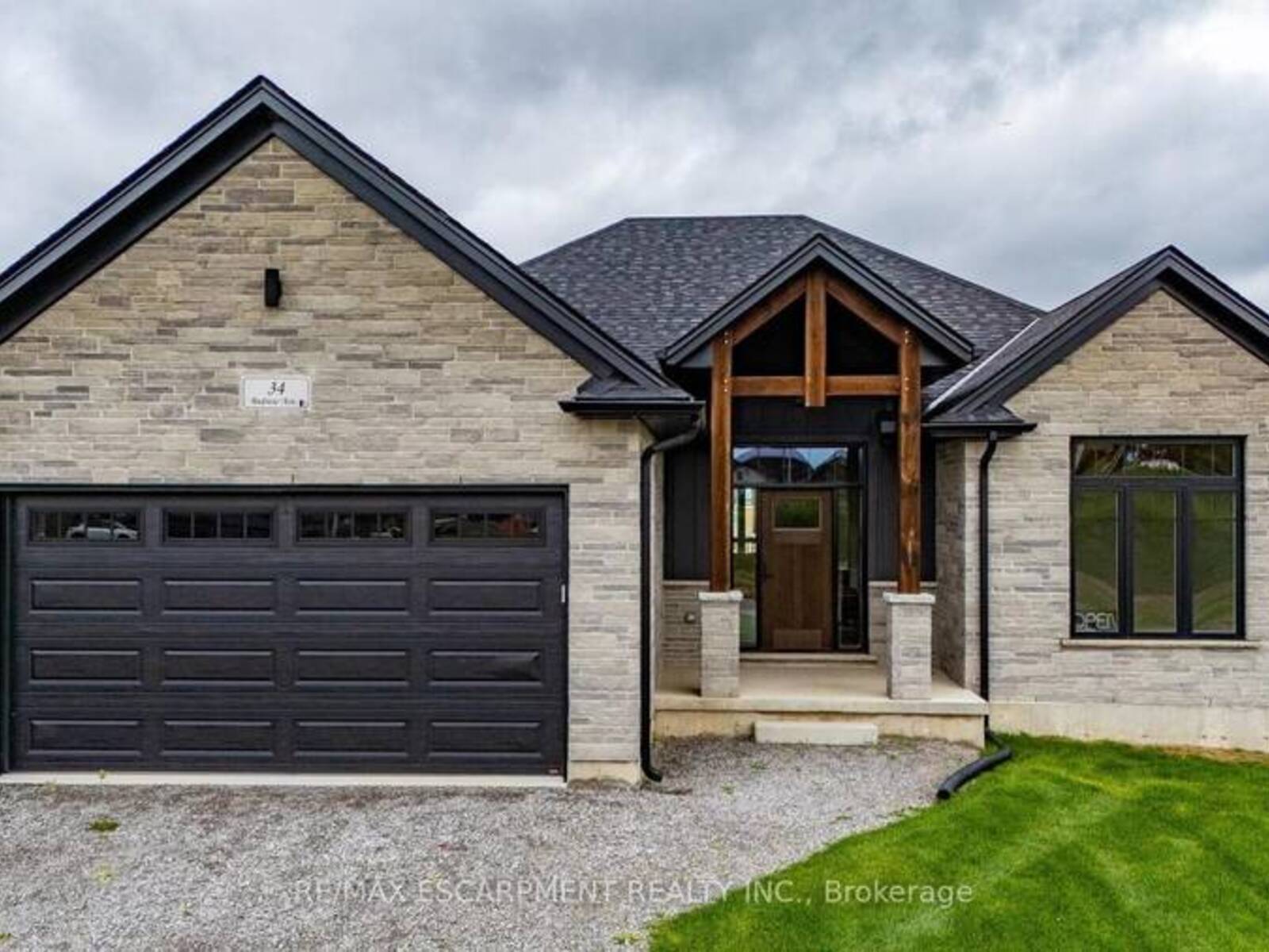 34 ANDREW AVENUE, Simcoe, Ontario N3Y 4Y8