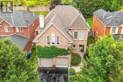 84 LORAVIEW LANE | Aurora Ontario | Slide Image One