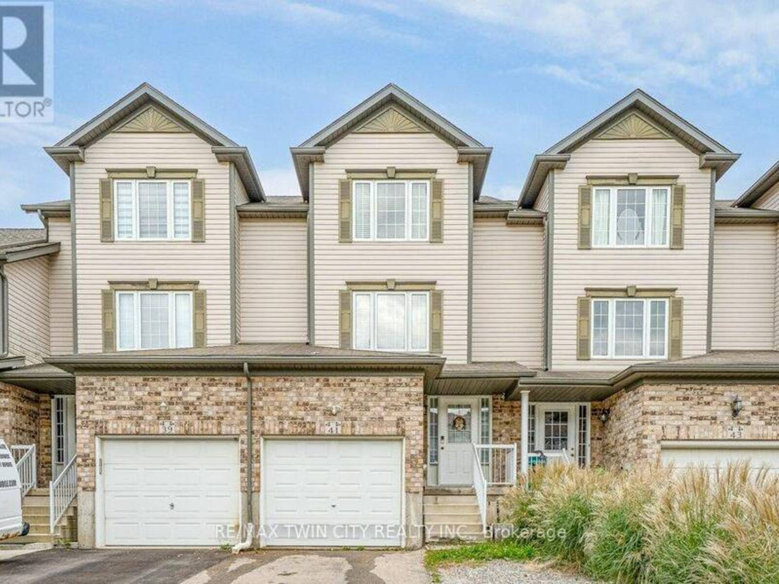41 MADELEINE STREET, Kitchener, Ontario N2R 1V4