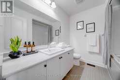 42 DARIOLE DRIVE | Richmond Hill Ontario | Slide Image Nineteen