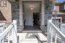 223 EMMA BROADBENT COURT | Newmarket Ontario | Slide Image Three