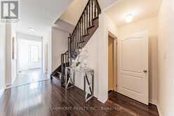 223 EMMA BROADBENT COURT | Newmarket Ontario | Slide Image Twelve