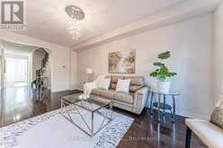 223 EMMA BROADBENT COURT | Newmarket Ontario | Slide Image Sixteen
