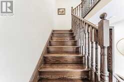 223 EMMA BROADBENT COURT | Newmarket Ontario | Slide Image Twenty-five