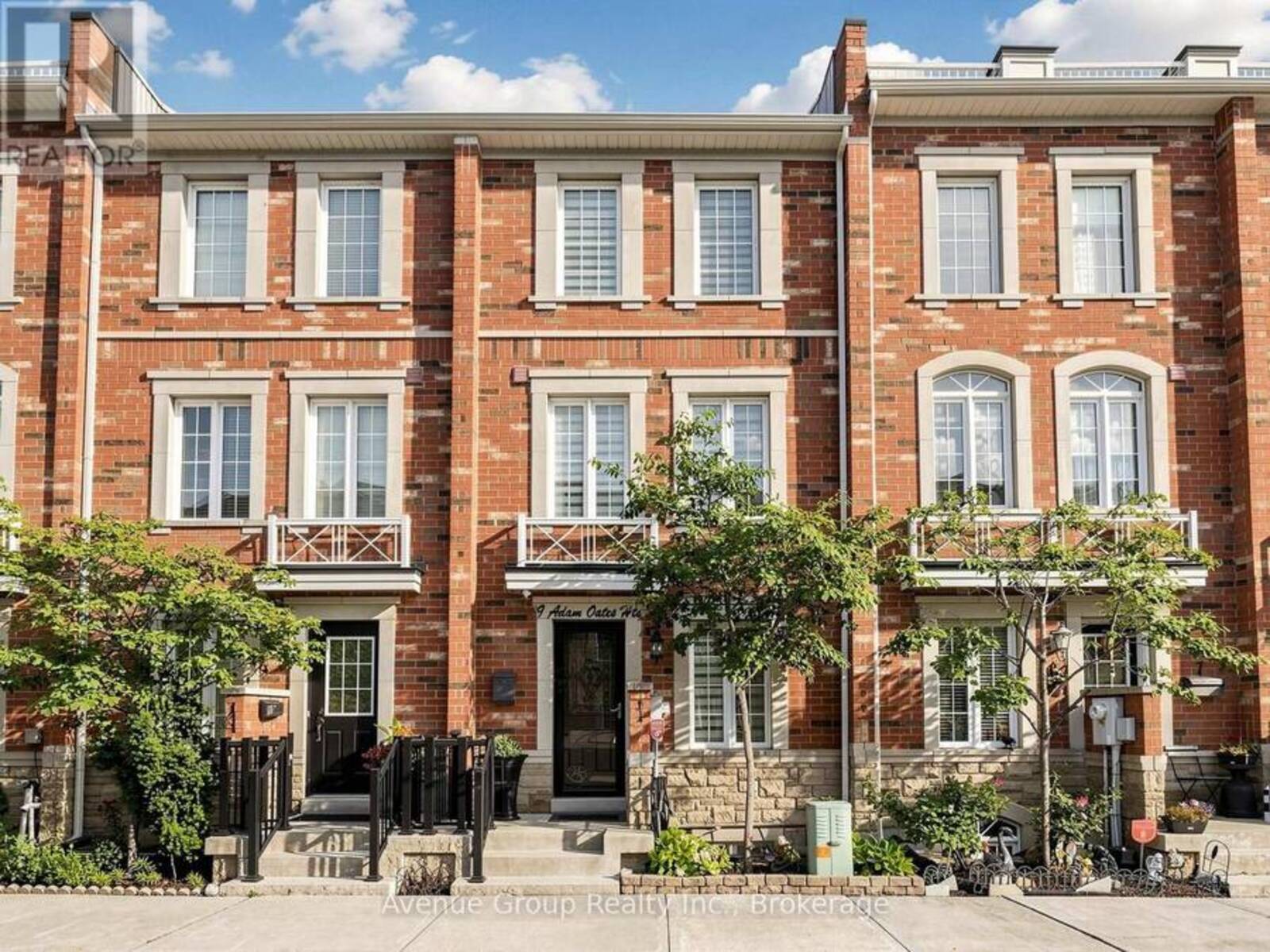9 ADAM OATES HEIGHTS, Toronto, Ontario M3L 0G2