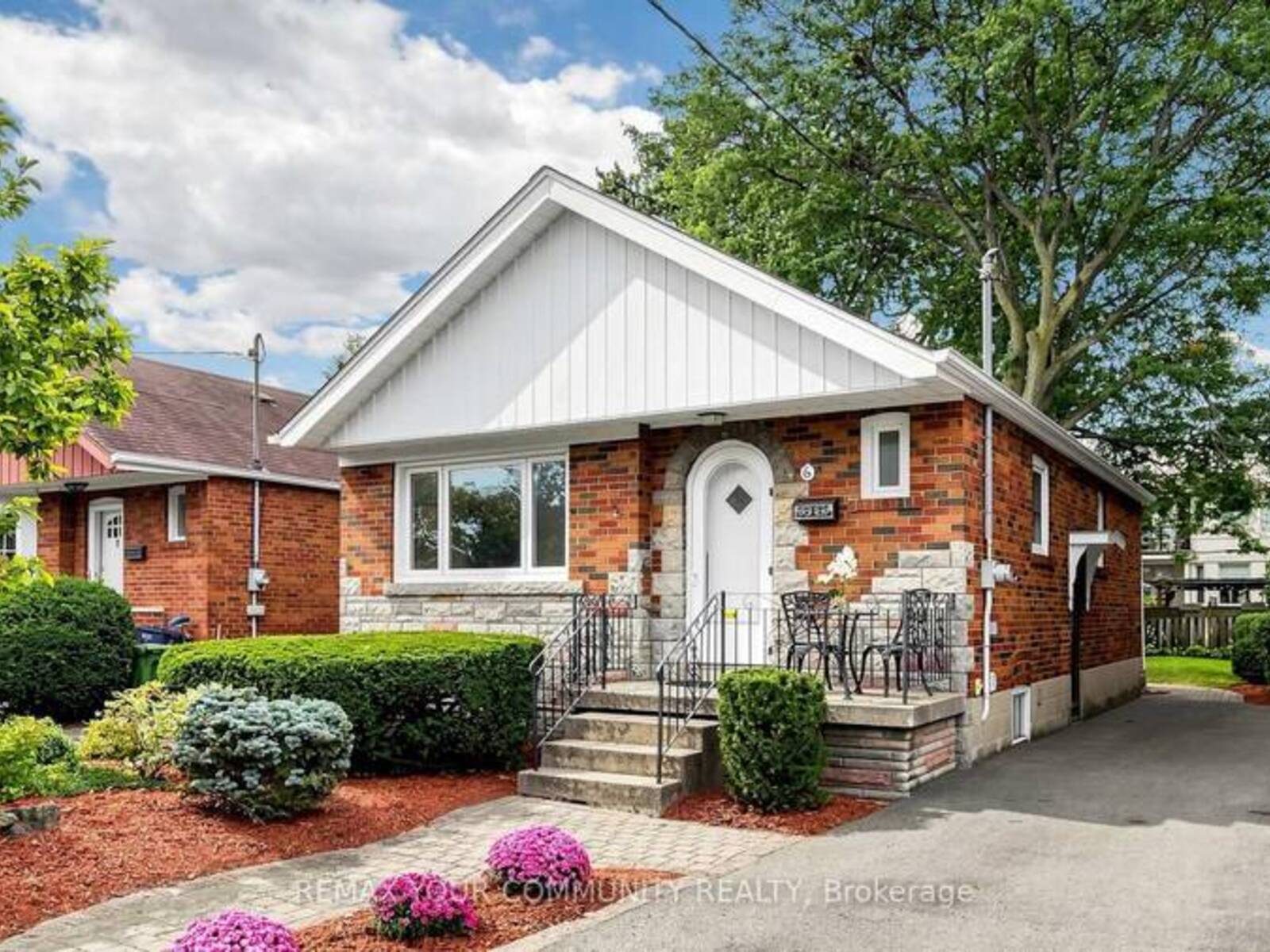 6 ATHLONE ROAD, Toronto, Ontario M4J 4H2