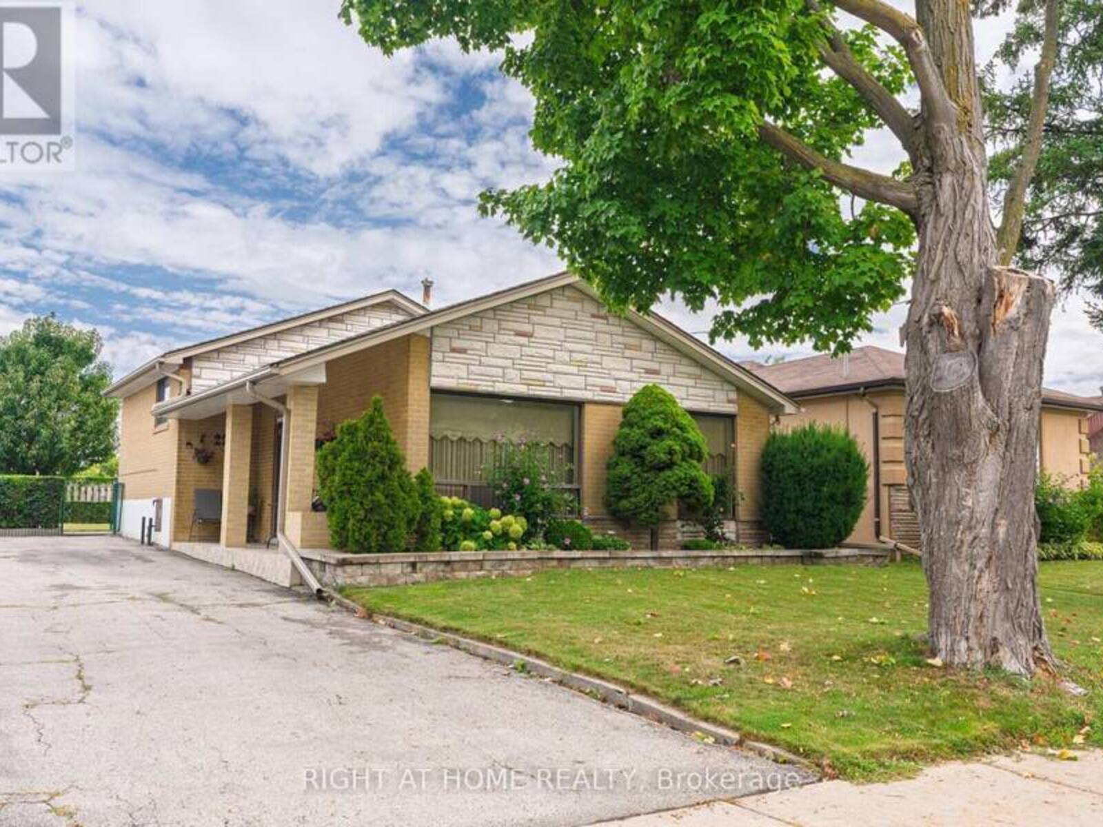 22 MONTERREY DRIVE, Toronto, Ontario M9V 1S8