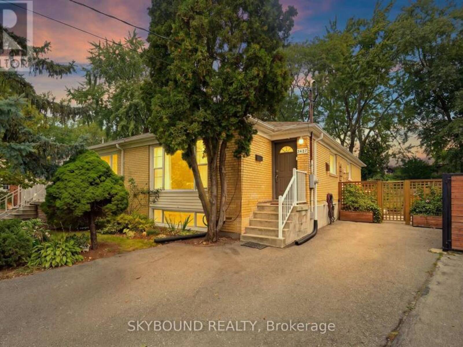 3427 FELLMORE DRIVE, Mississauga, Ontario L5C 2E1