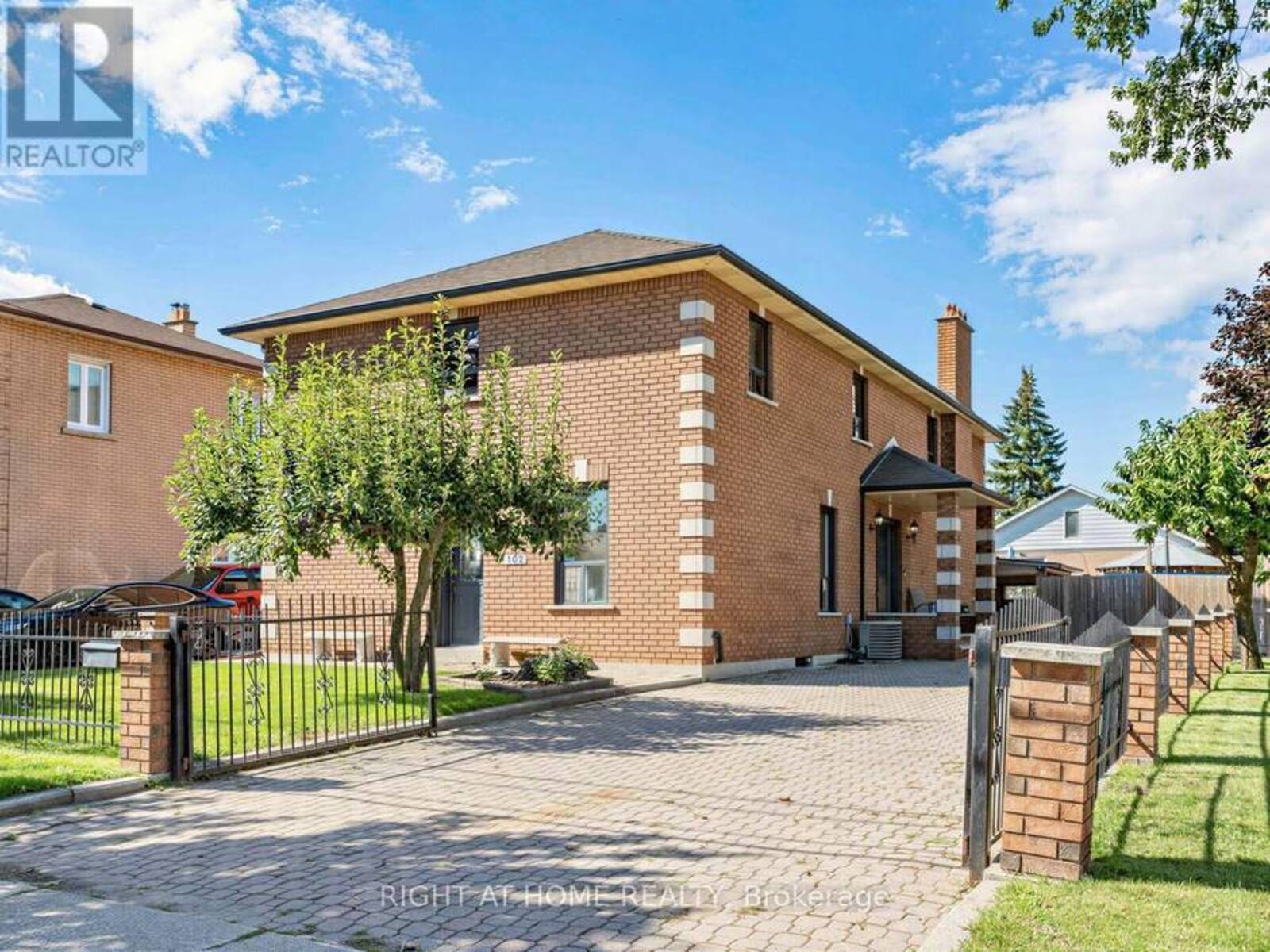 102 JUDSON STREET, Toronto, Ontario M8Z 1B1