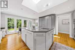 7 COLONIAL CRESCENT | Oakville Ontario | Slide Image Nineteen