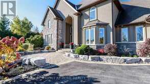 2014 INNISBROOK STREET | Innisfil Ontario | Slide Image Four