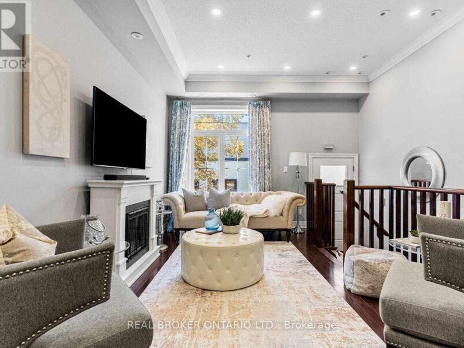 51 ST PAUL STREET, Toronto, Ontario M5A 3H2