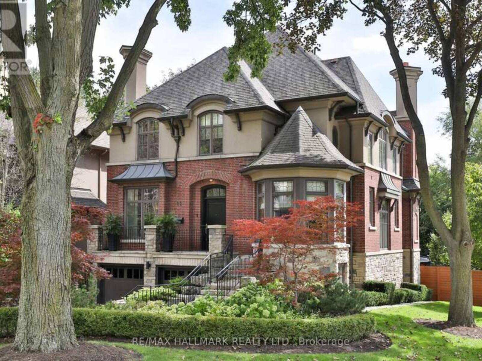 11 FOREST RIDGE DRIVE, Toronto, Ontario M6B 1G9