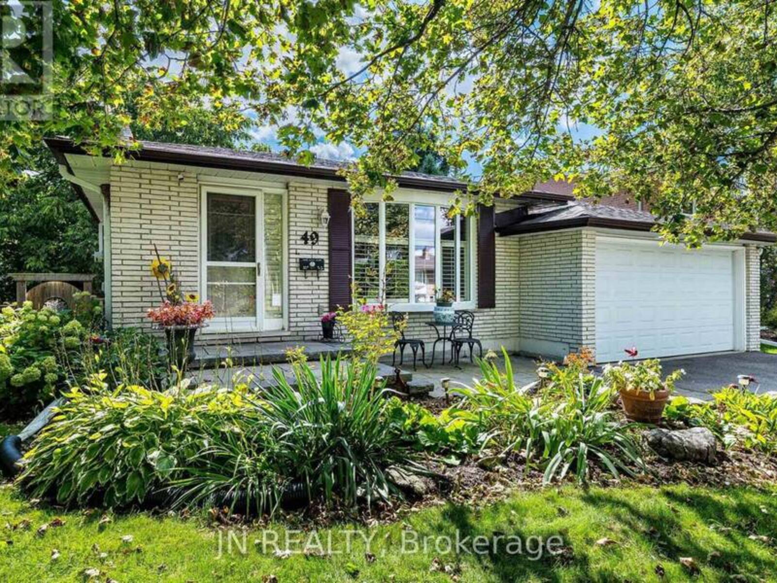 49 SCHOOL STREET, East Gwillimbury, Ontario L9N 1K6
