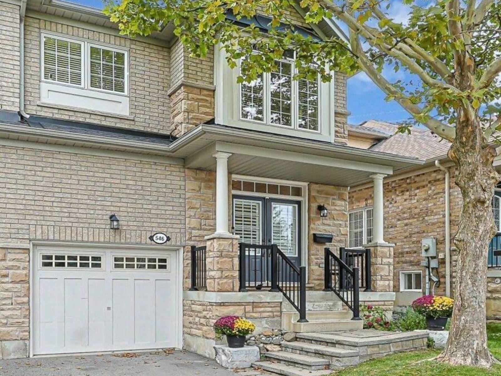546 TAPESTRY LANE, Newmarket, Ontario L3X 3C9
